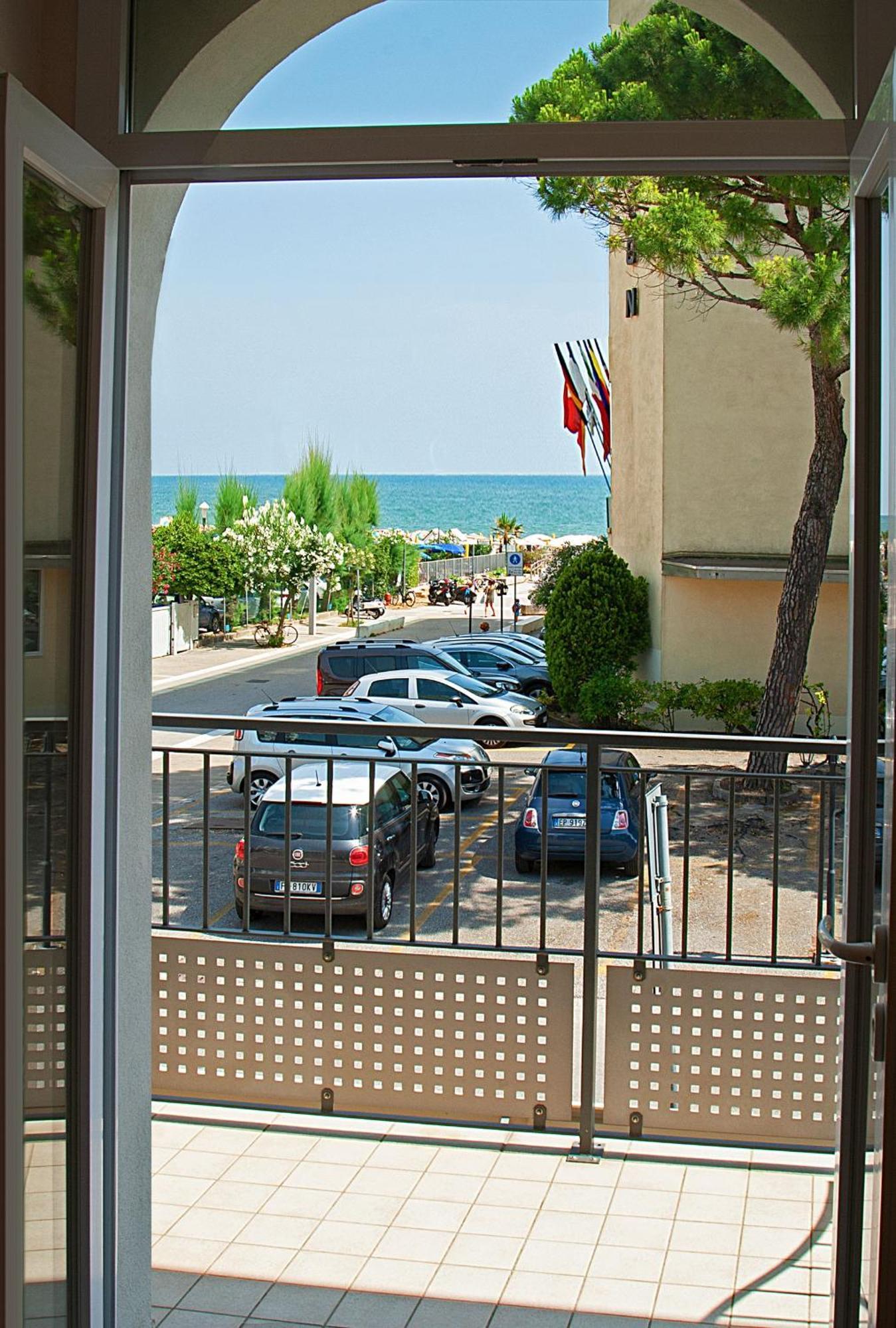 Hotel Ginevra Lido di Jesolo Zewnętrze zdjęcie